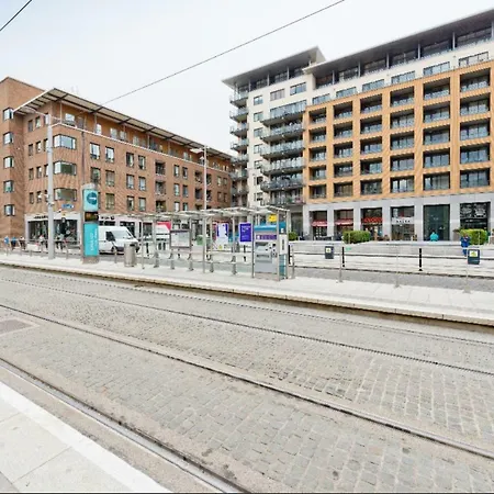 Upscale City Center Apartment