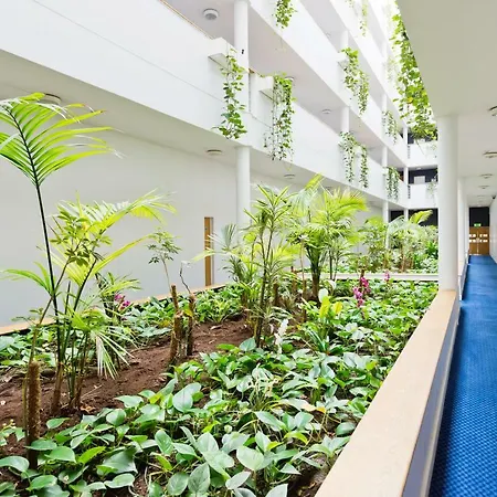 Upscale City Center Apartment